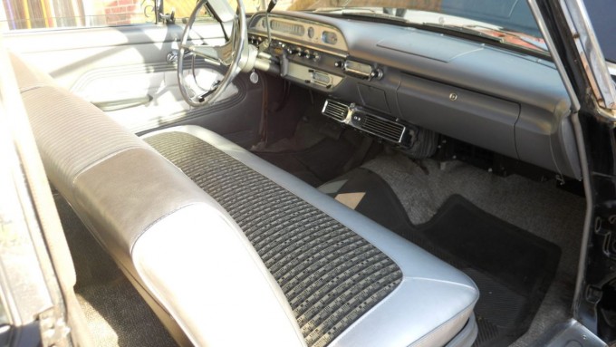 Innenausstattung 60er Fairlane 2.JPG