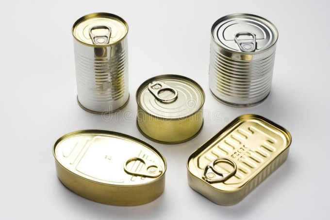 aluminiumdose-büchsen-konservierte-nahrung-getrennt-über-weiß-10632166.jpg
